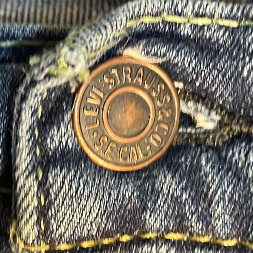Levi’s 505 Jeans Waist: 38, inseam: 28 inches